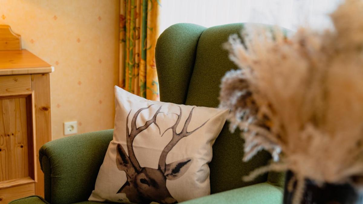 Ein Sitzbereich in der Unterkunft revita - naturresort & spa