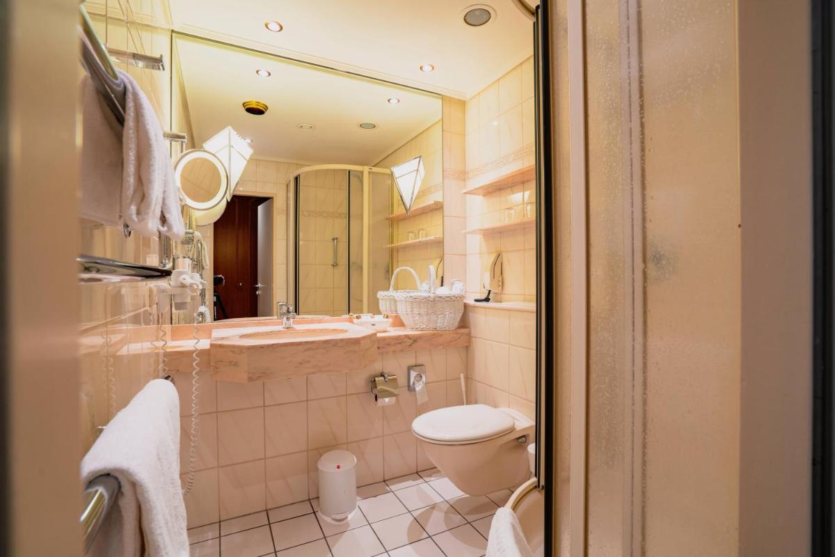 Ein Badezimmer in der Unterkunft revita - naturresort & spa