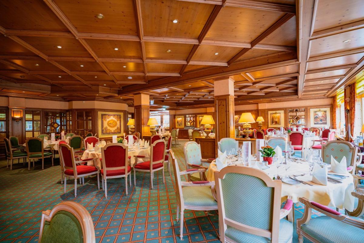 Ein Restaurant oder anderes Speiselokal in der Unterkunft revita - naturresort & spa