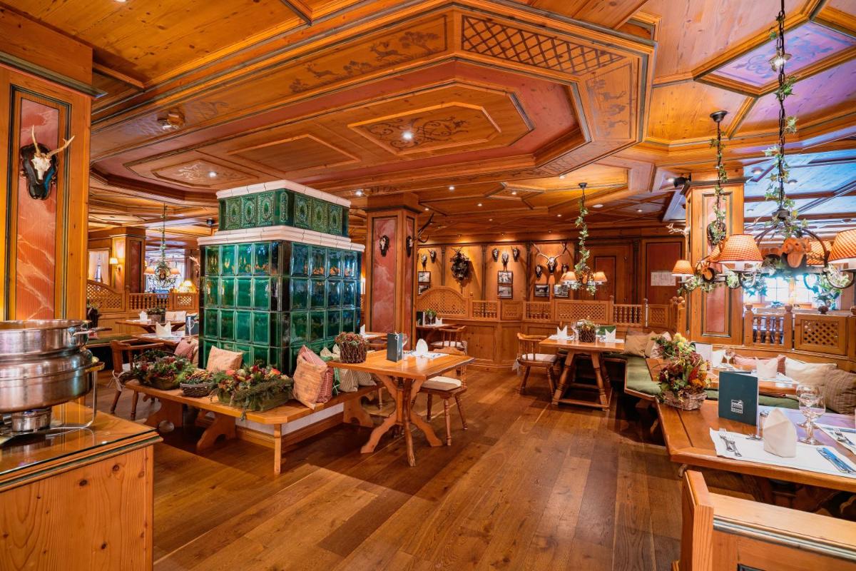 Ein Restaurant oder anderes Speiselokal in der Unterkunft revita - naturresort & spa