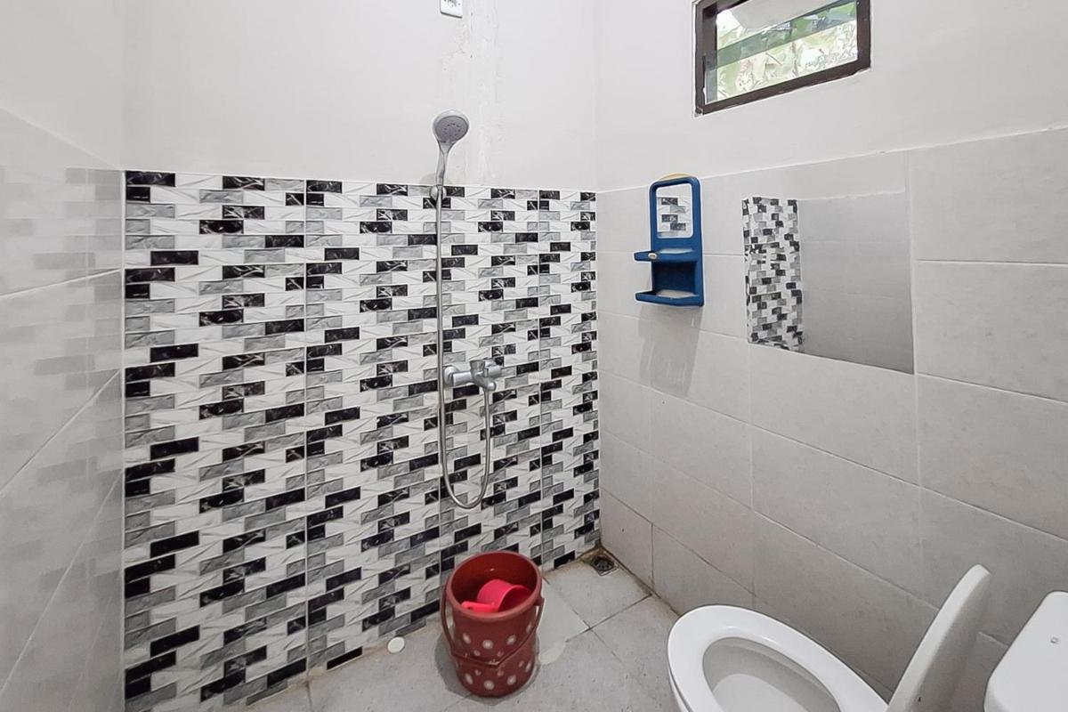 Urbanview Hotel Penginapan Ananda - Housity