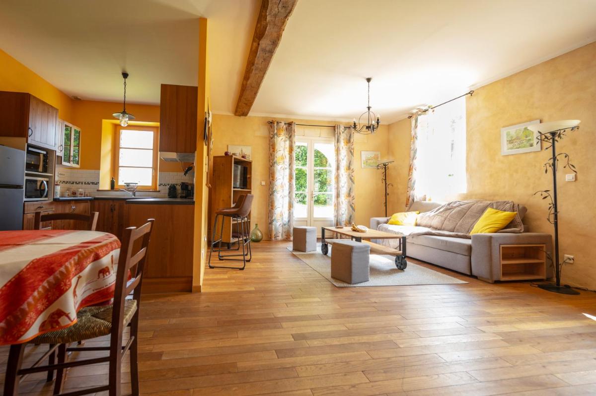 Gite L'Orangerie du Château D'Emalleville - Housity