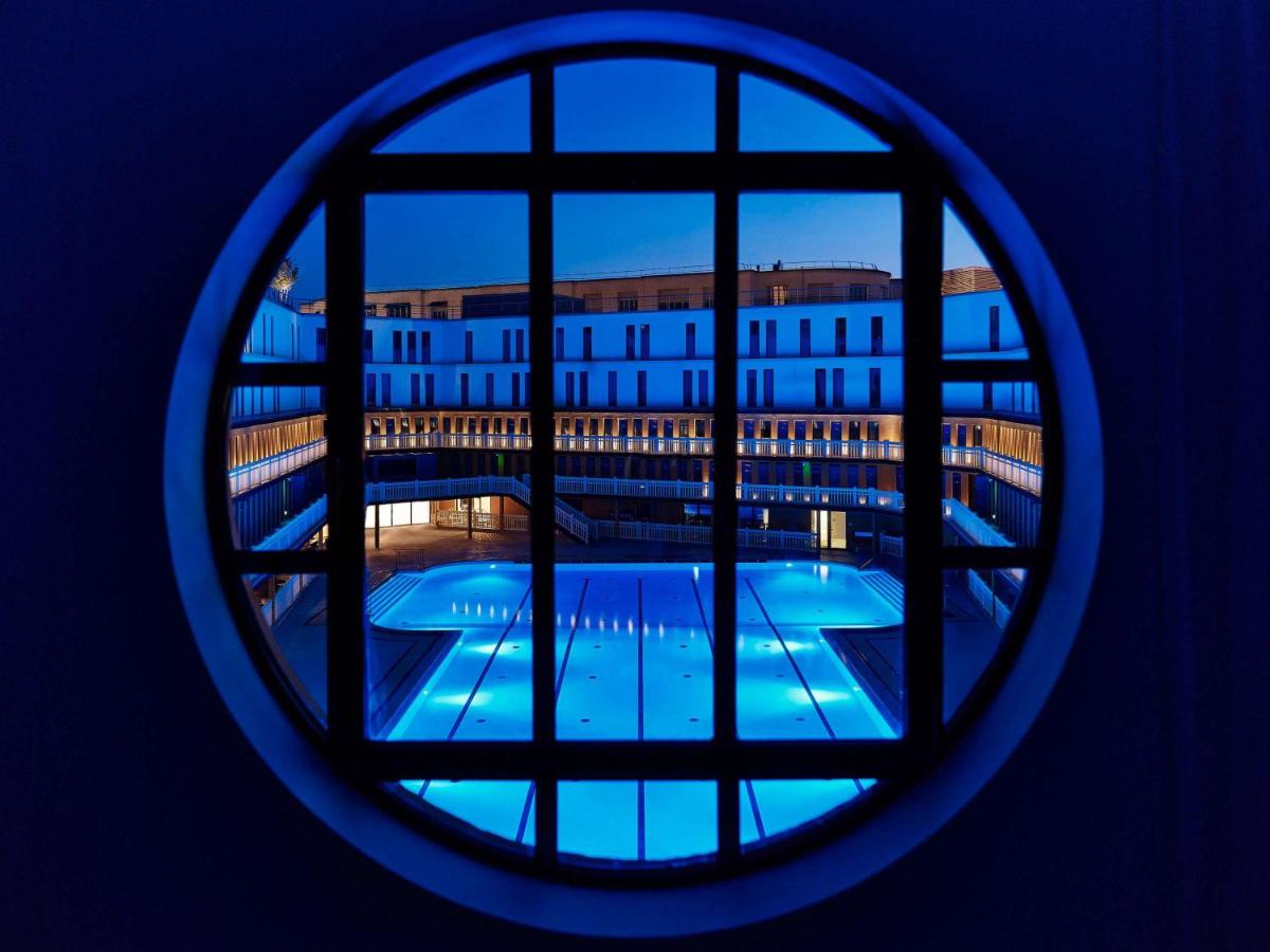 Piscine de l'établissement Molitor Hotel & Spa Paris - MGallery Collection ou située à proximité