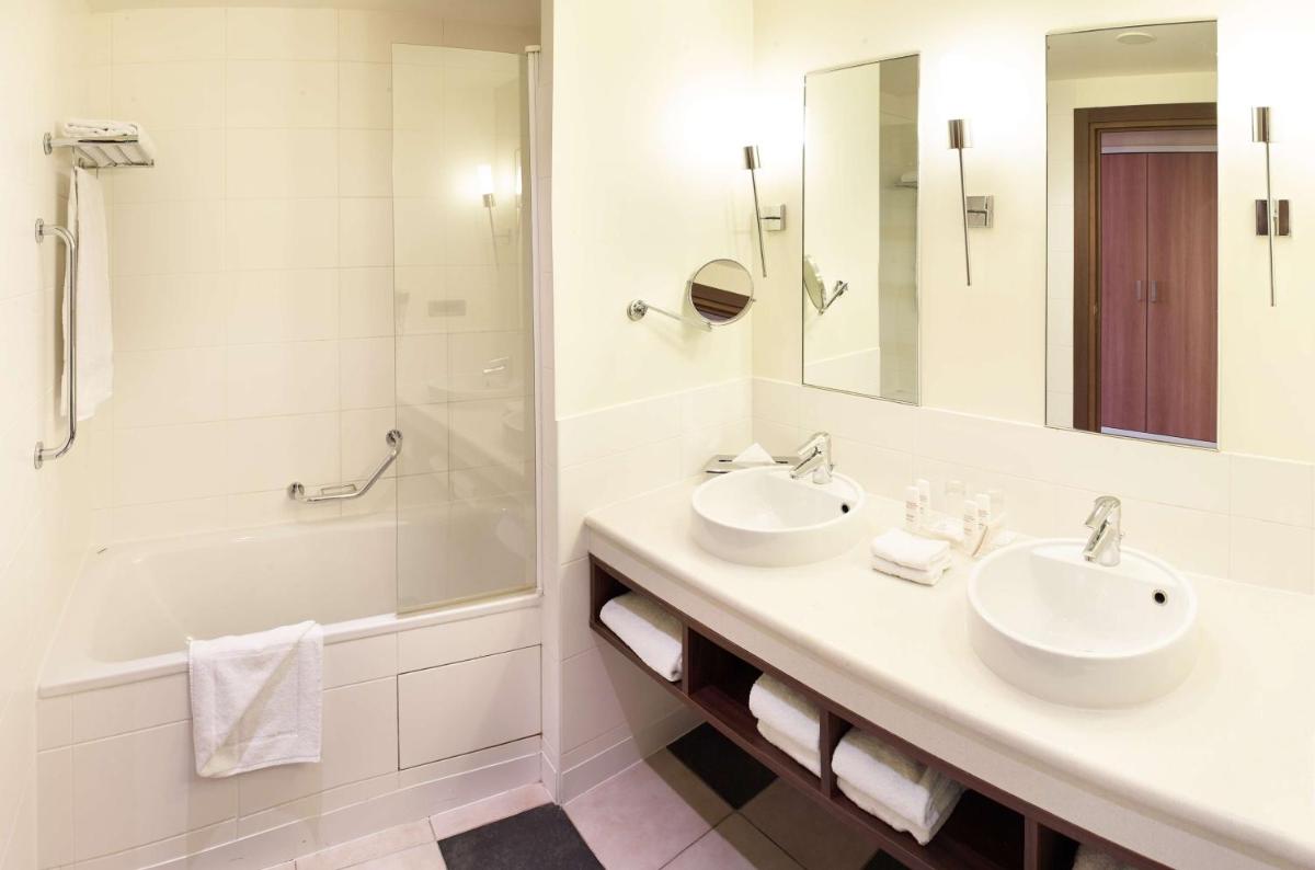 Salle de bains dans l'établissement Hotel Paris Marne-la-Vallee by IHG