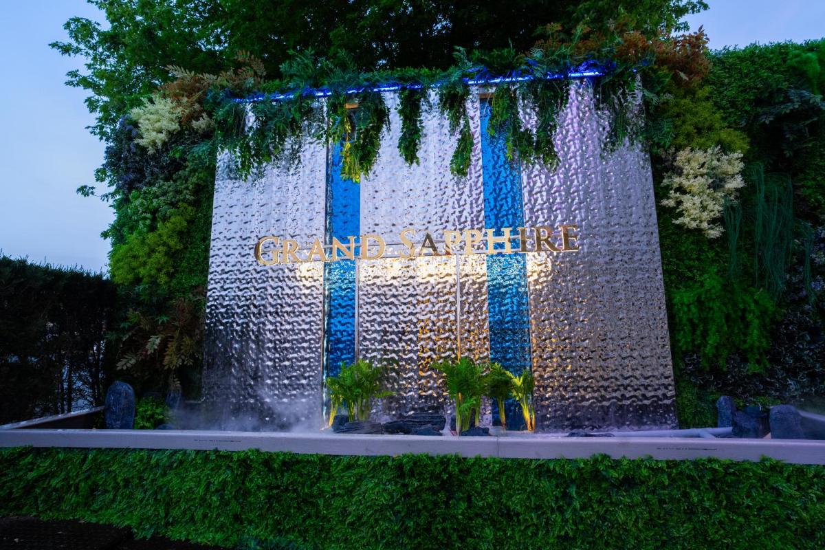 Grand Sapphire Hotel & Banqueting - Housity