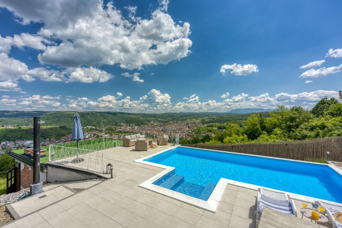 Villa Hill with Private Pool - Housity