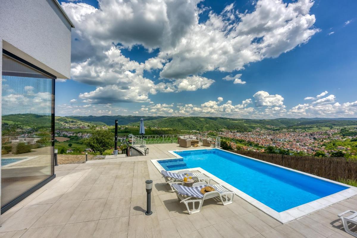 Villa Hill with Private Pool - Housity