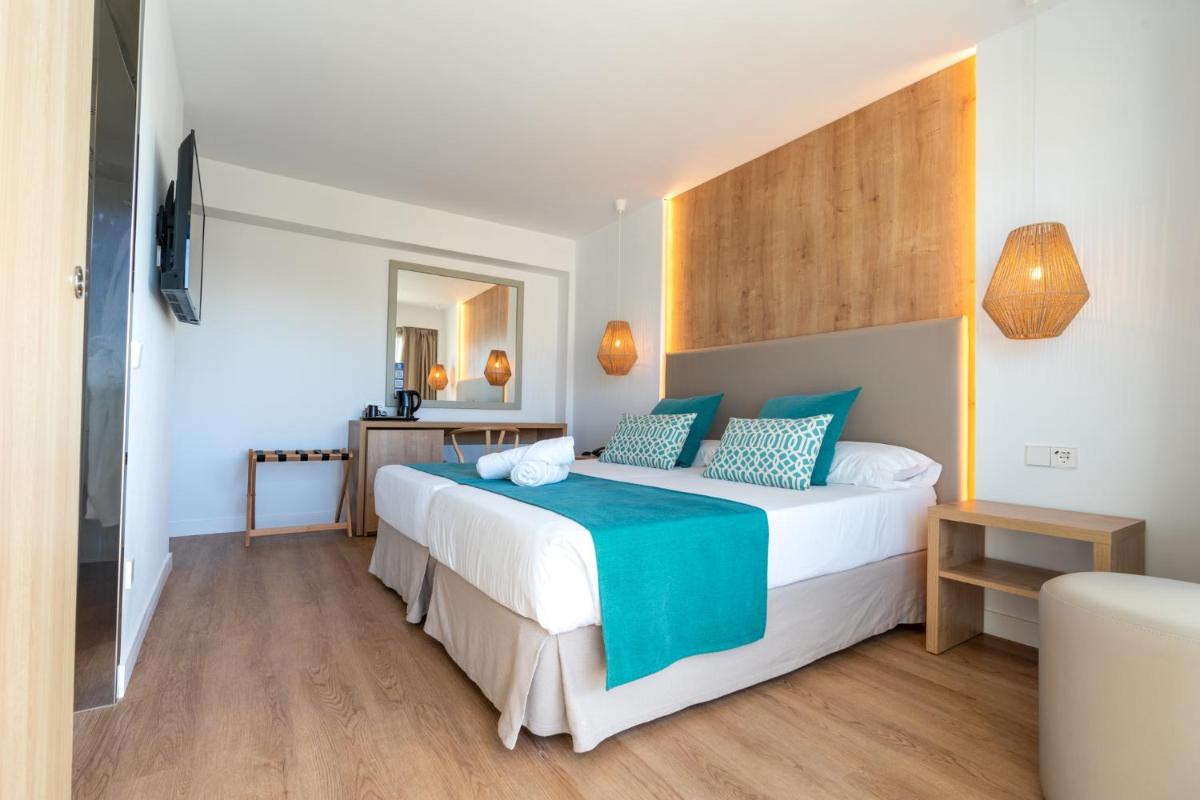 Cama o camas de una habitación en Bahía de Alcudia Hotel & Spa