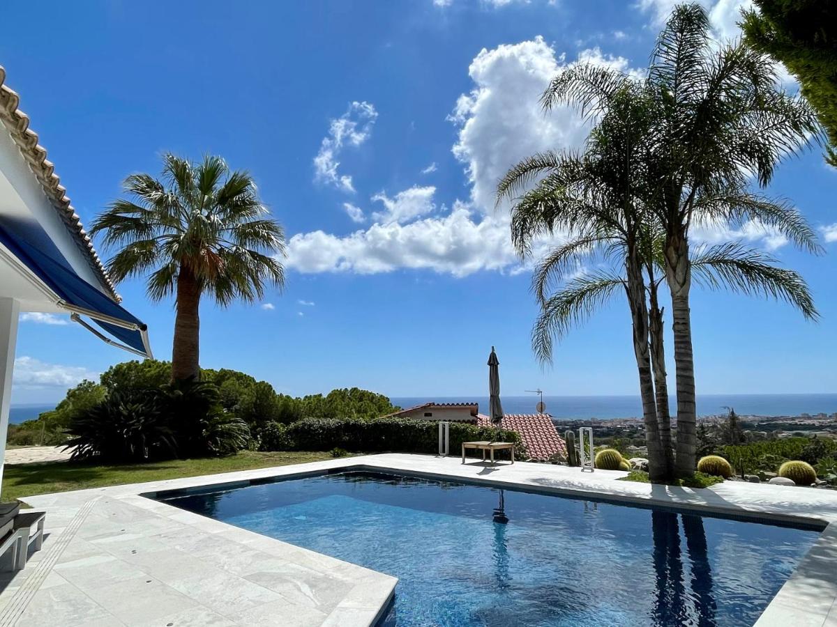 Palm Maresme - Suite with bathroom and living-room and terrasse with ocean views in a private villa - Housity