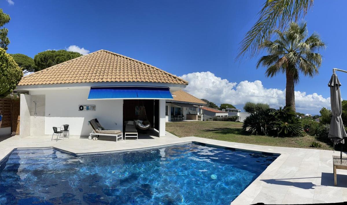 Palm Maresme - Suite with bathroom and living-room and terrasse with ocean views in a private villa - Housity
