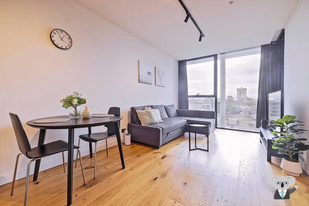 KozyGuru South Melbourne Prefect Apartment - Housity