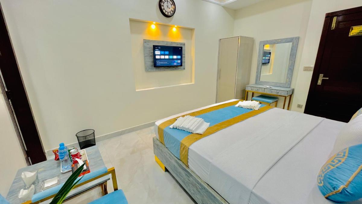 Hotel Crown Lahore - Housity