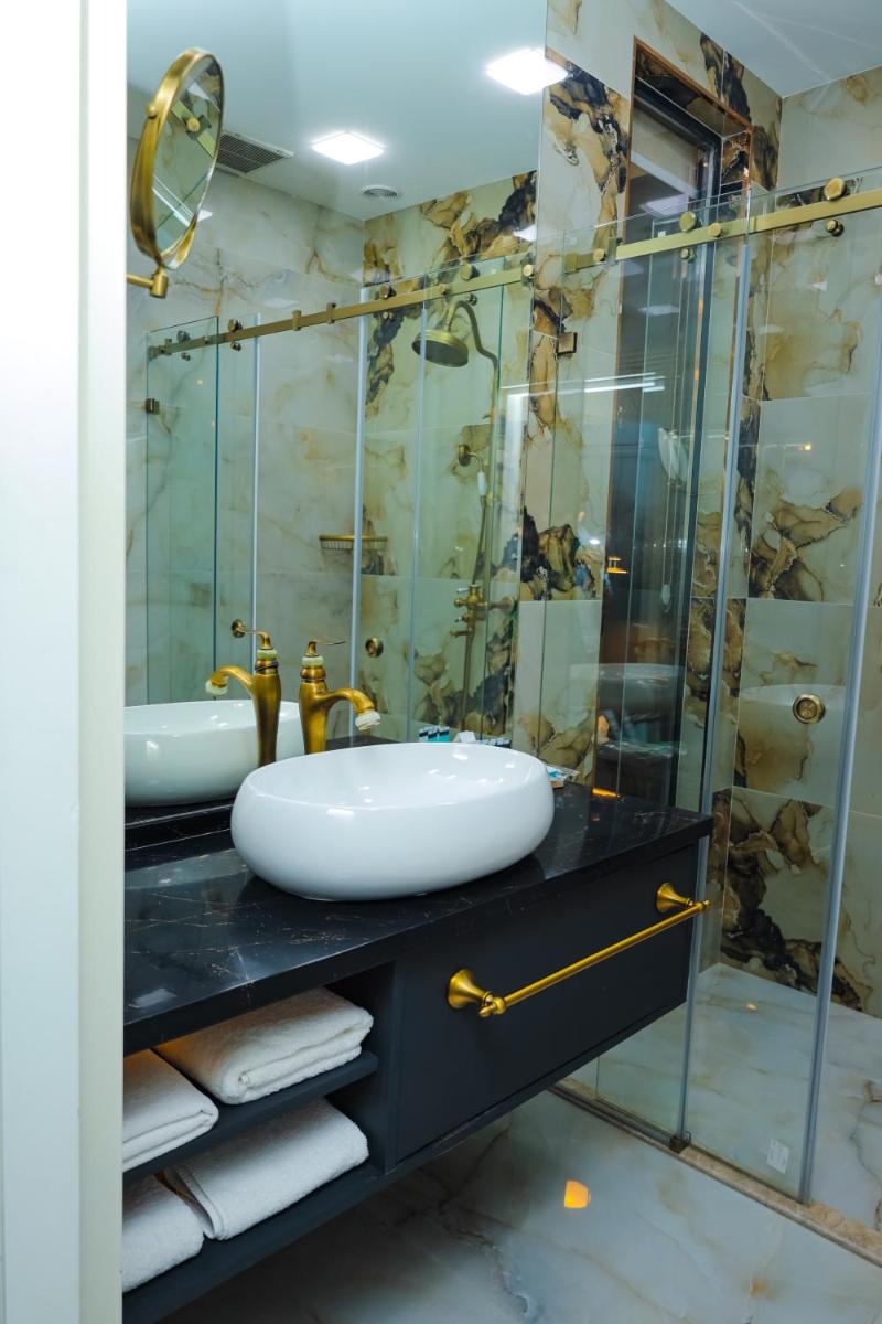 Dondar Hotel Formula 1 View - Hizvo