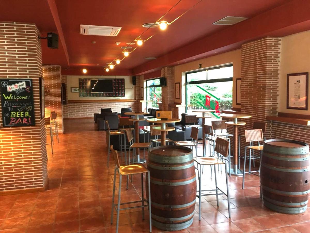 Un restaurante o sitio para comer en Ohtels Vil·la Romana