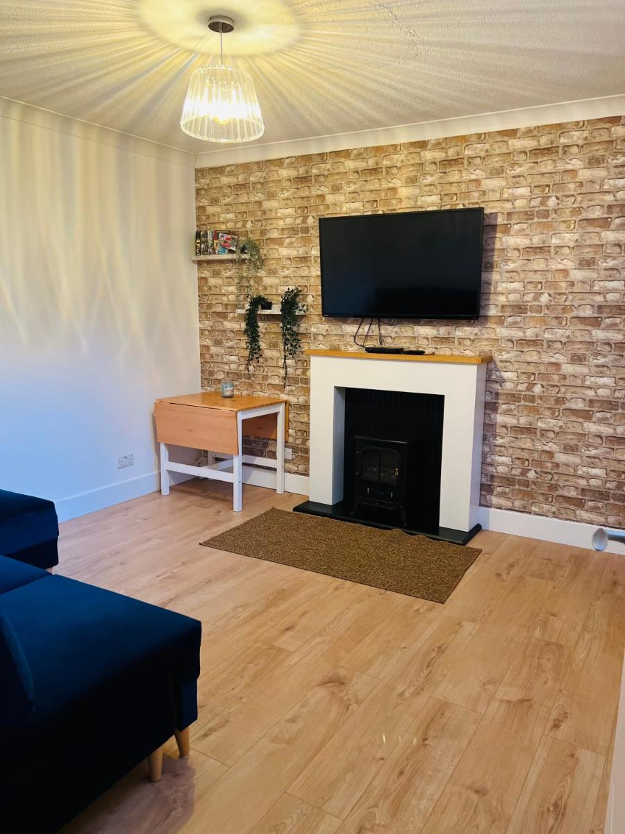Whiteley's Cottages - Housity