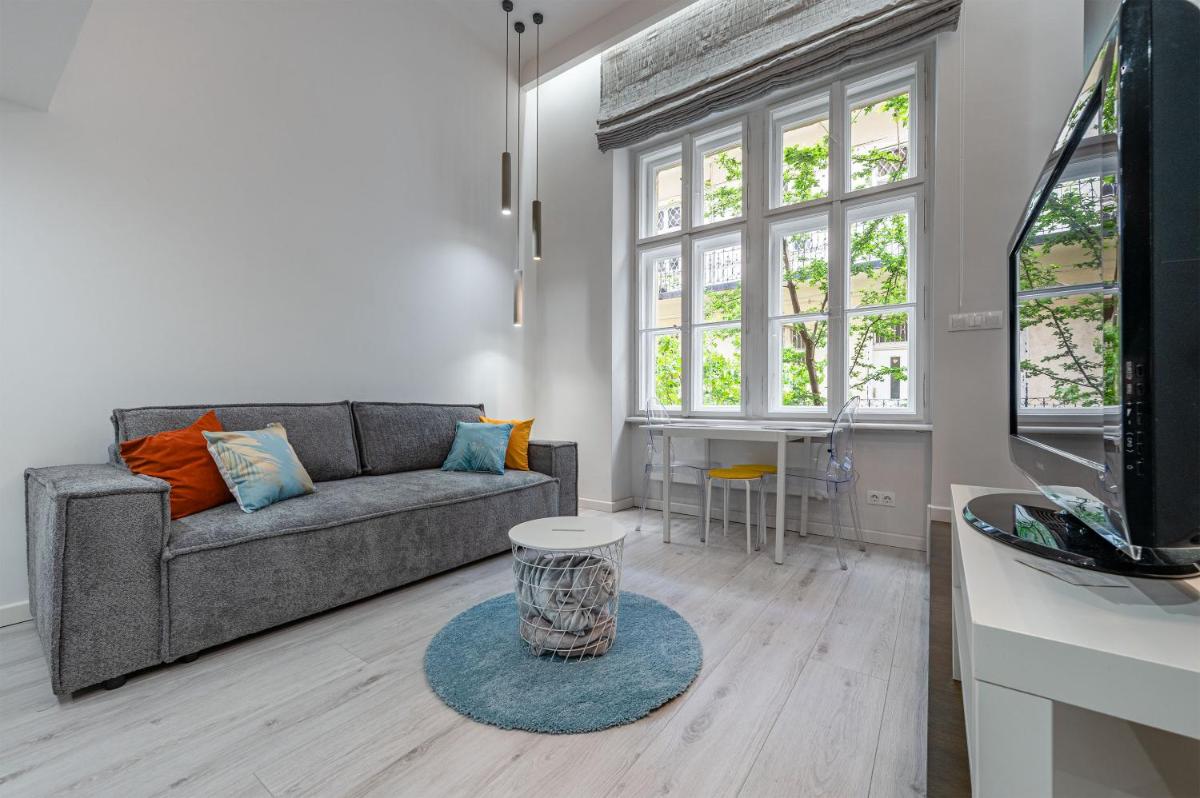 District 6th Sense Apartment - Housity