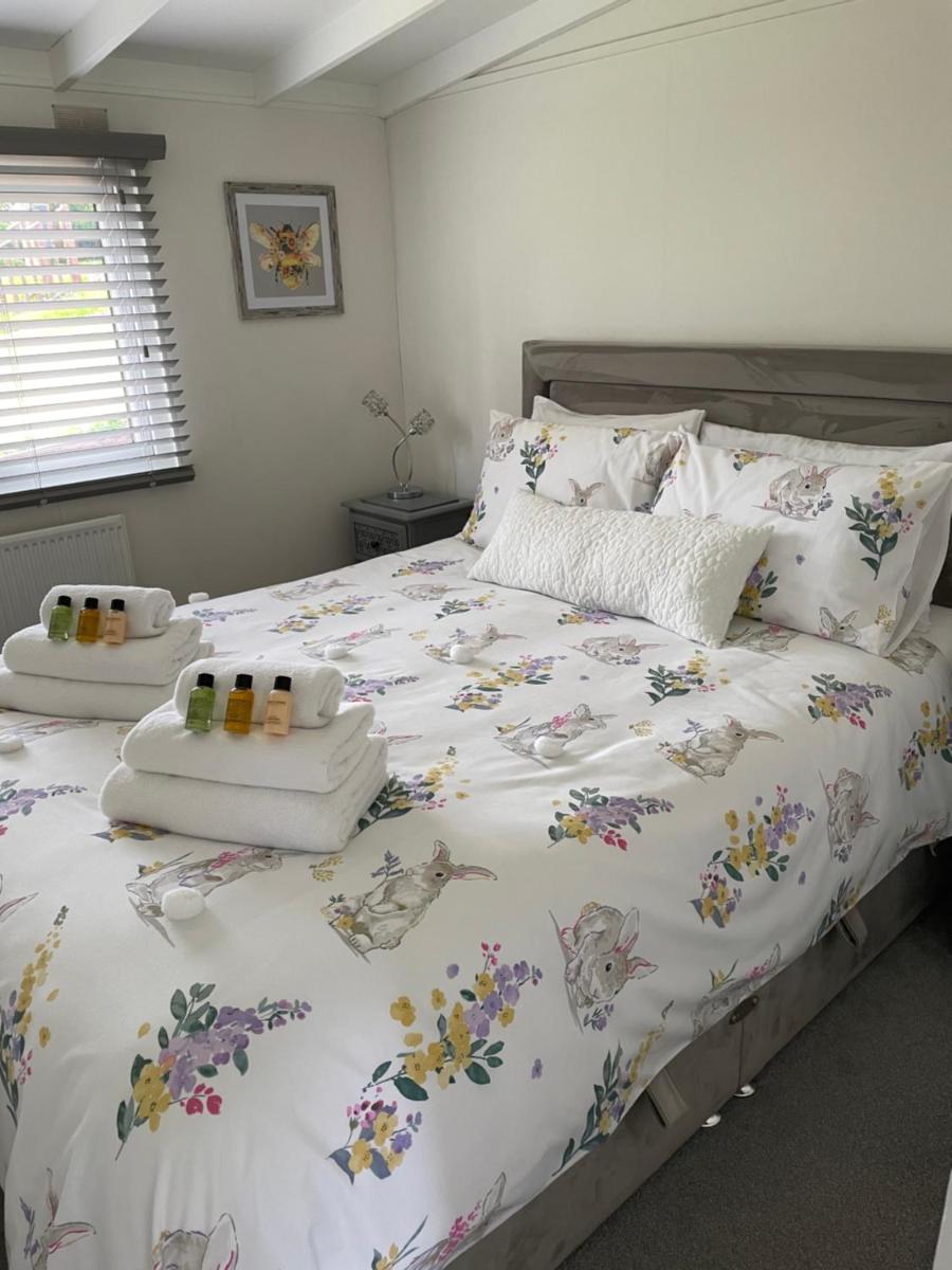 Lakeview Lodge, Builth Wells no tradesmen allowed - Housity