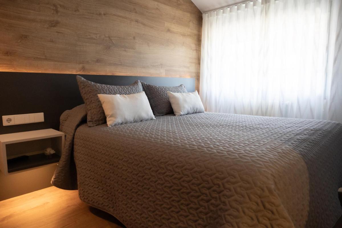 Hostal O'Cruceiro - Housity