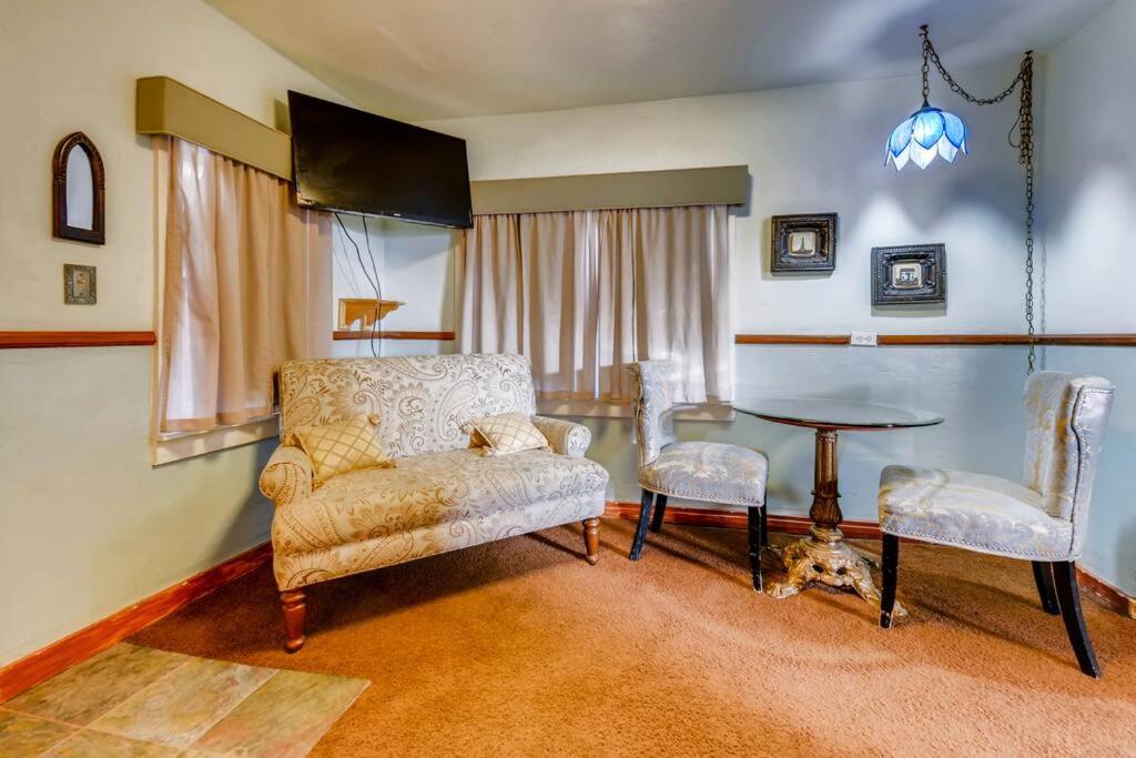 Cliff House Lodge and Hot Tub Cottages - Housity