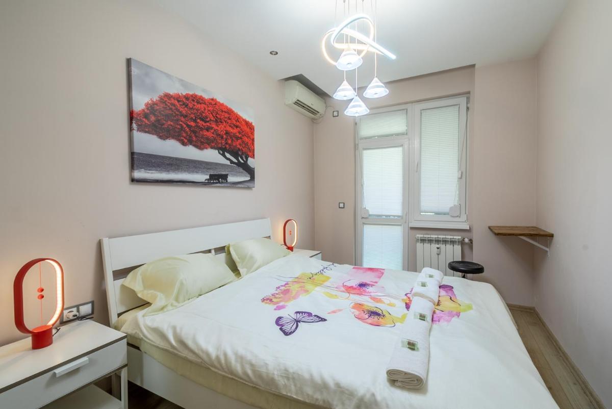 Top Center Retreat, Close to Main street, FREE Parking - Housity