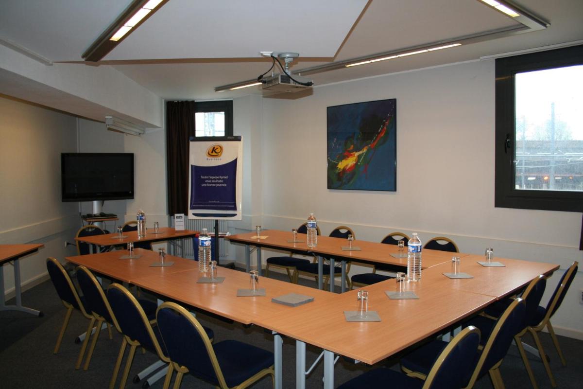Espace de conférence ou salle de réunion dans l'établissement Kyriad Hotel Dijon Gare