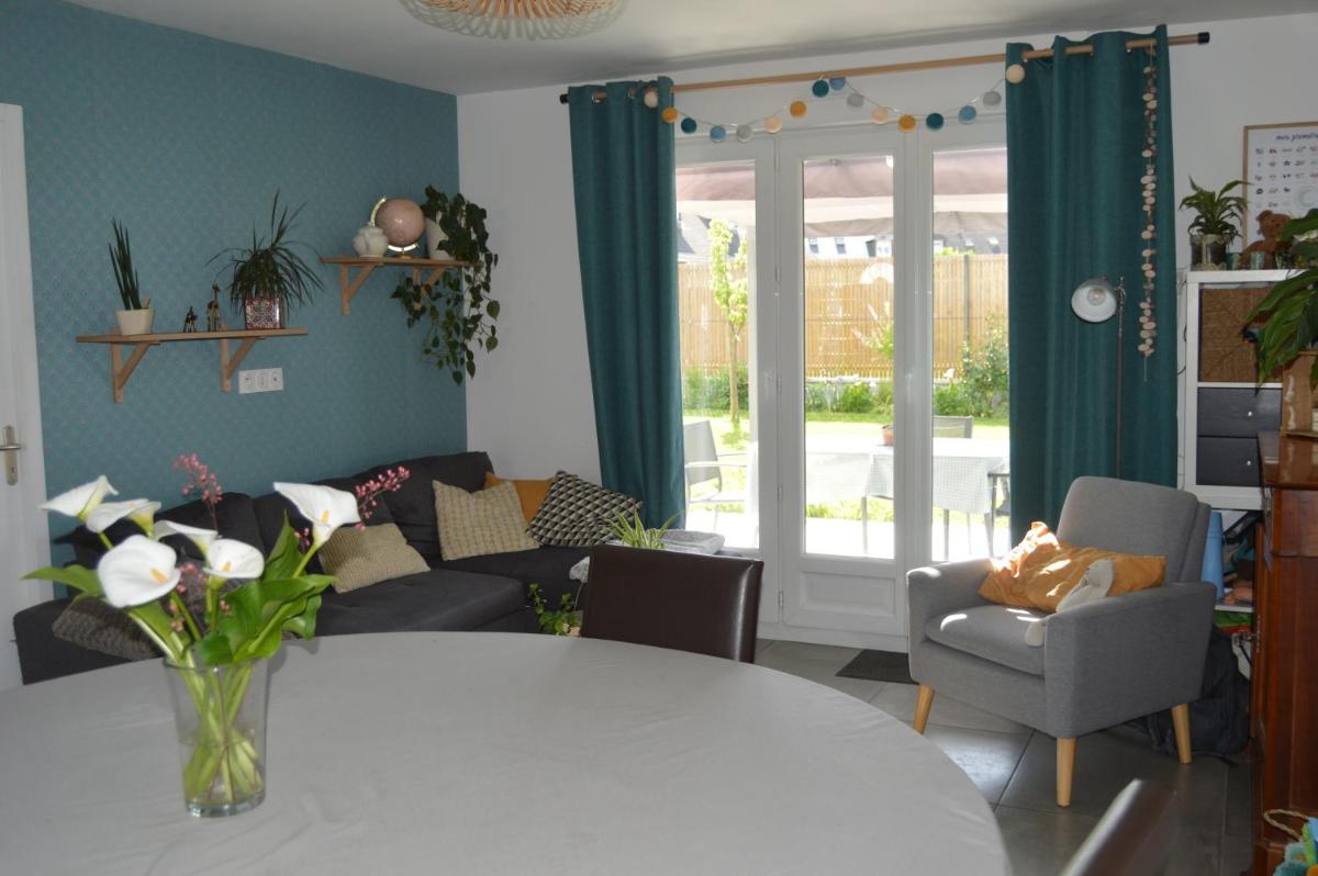 Maison de plain-pied avec jardin à St Méen-le-Grand - Housity