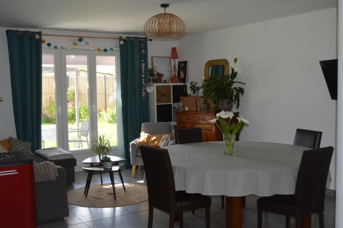 Maison de plain-pied avec jardin à St Méen-le-Grand - Housity