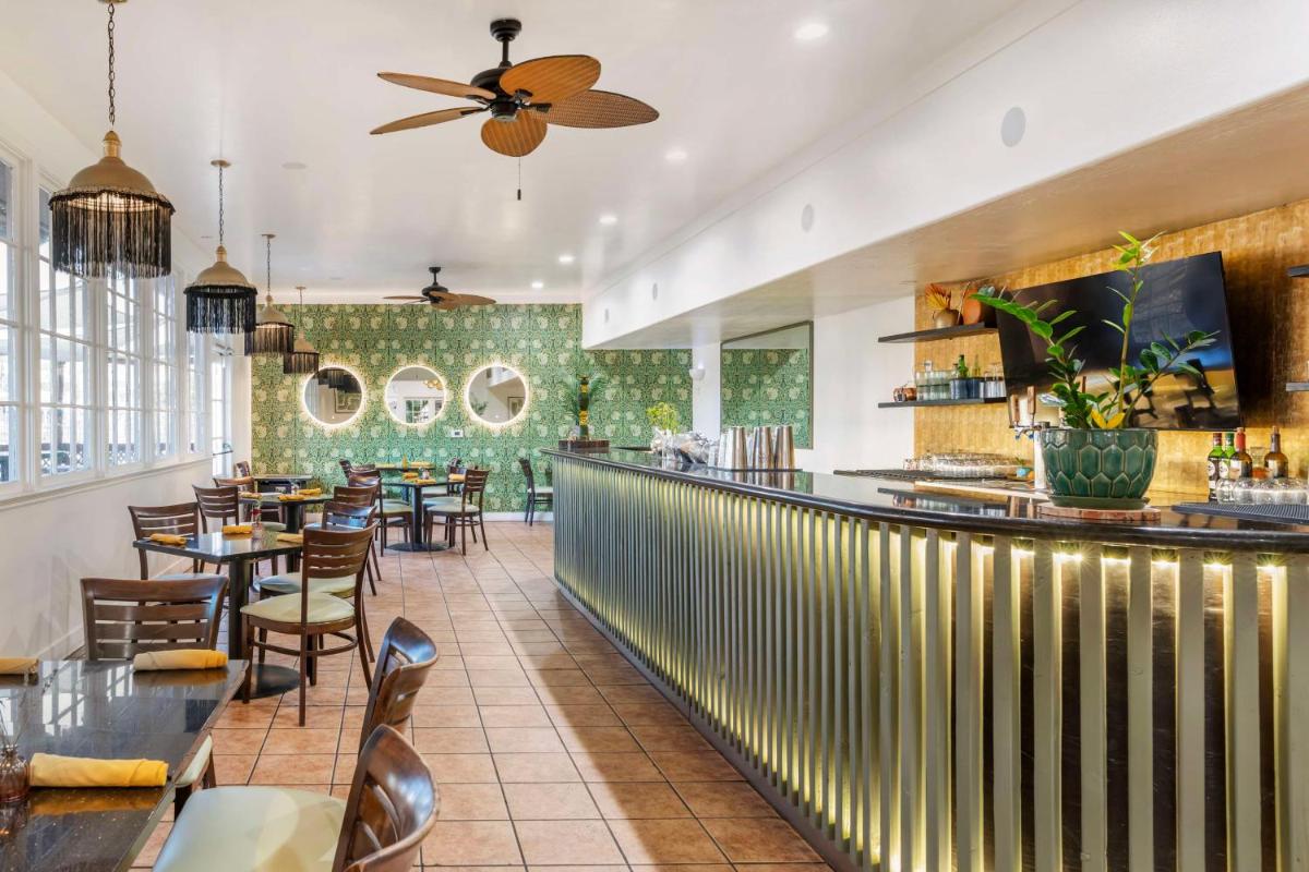 Best Western Plus Hill House - Housity