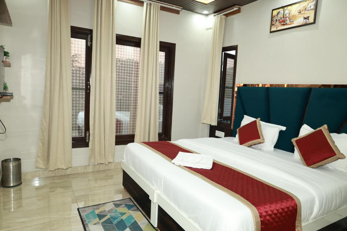 Hotel Full Moon Night - Housity