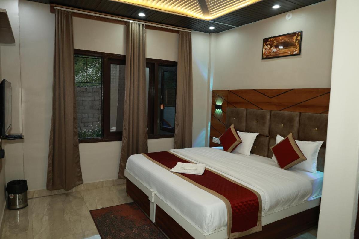 Hotel Full Moon Night - Housity