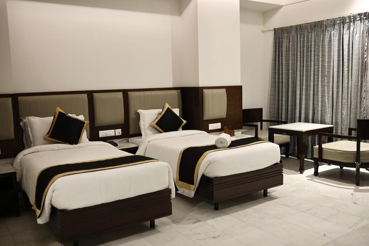 Hotel Saratharajans - Hizvo