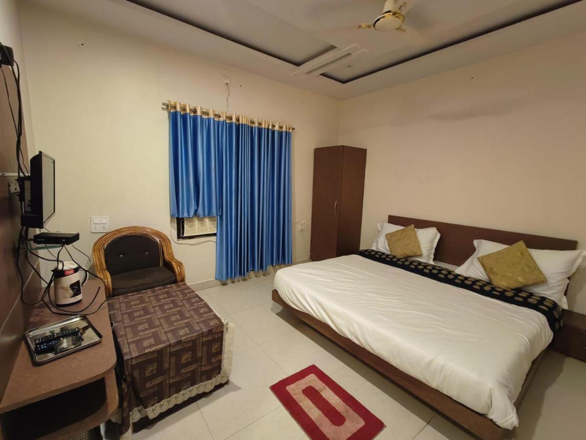 Hotel Basant Palace - Housity