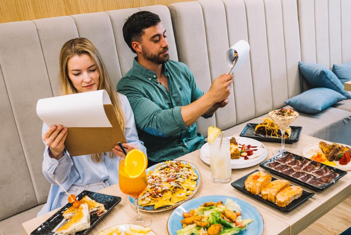 Comida en o cerca de este hotel