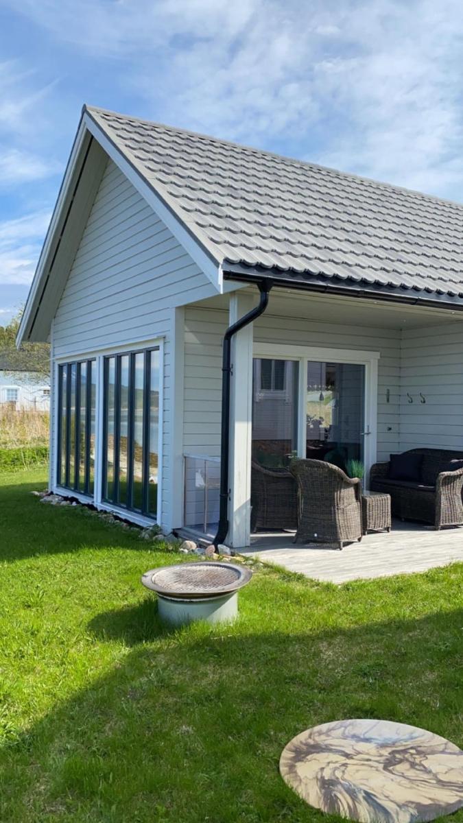 Nice little house right by the sea, stunning view! - Housity