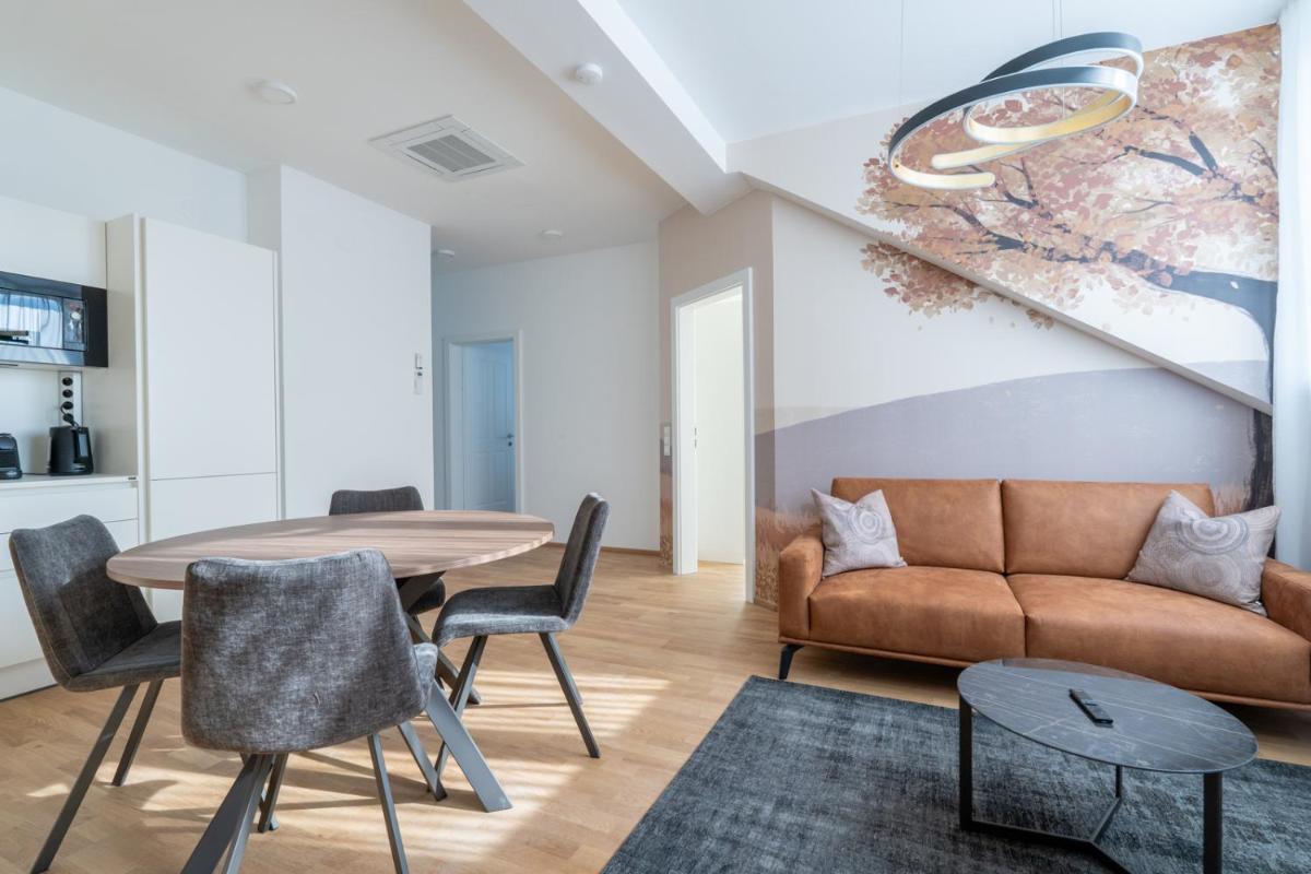 Exclusive 70 m2 Suite with Balcony and Air Conditioning - Housity
