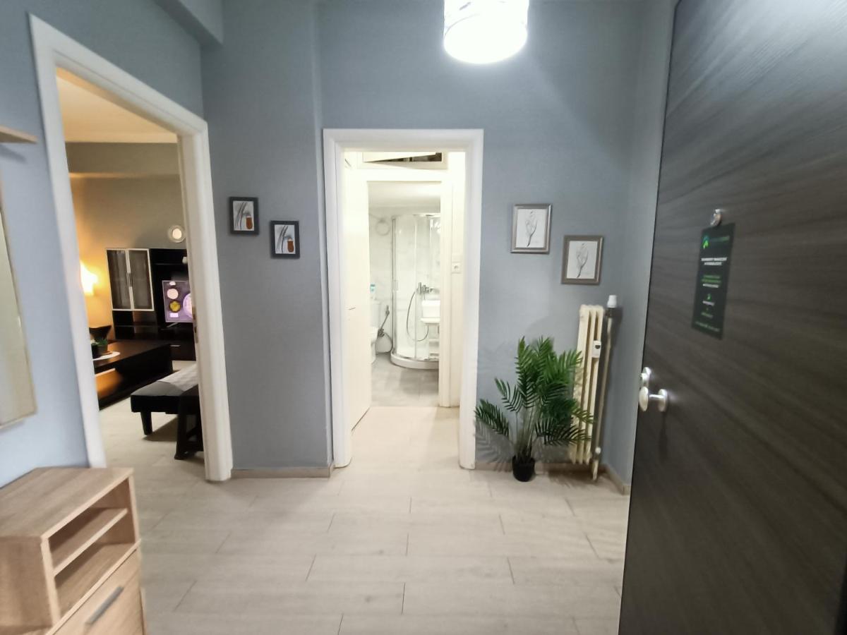 Couple's Escape - Housity