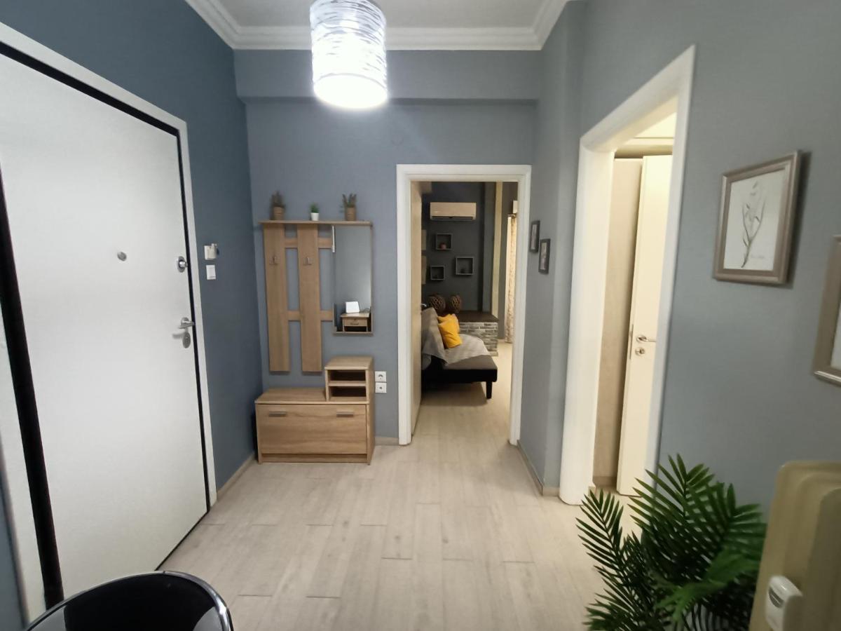 Couple's Escape - Housity
