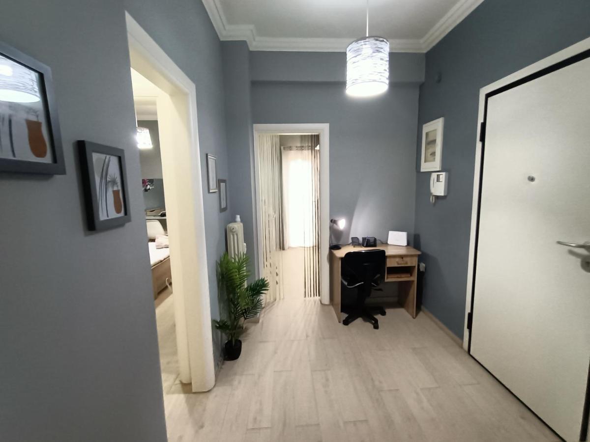 Couple's Escape - Housity