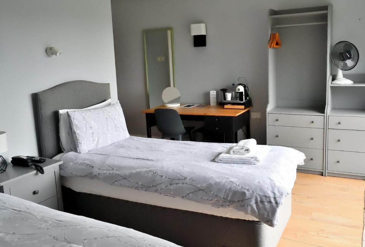 Bowood Park Hotel - Housity