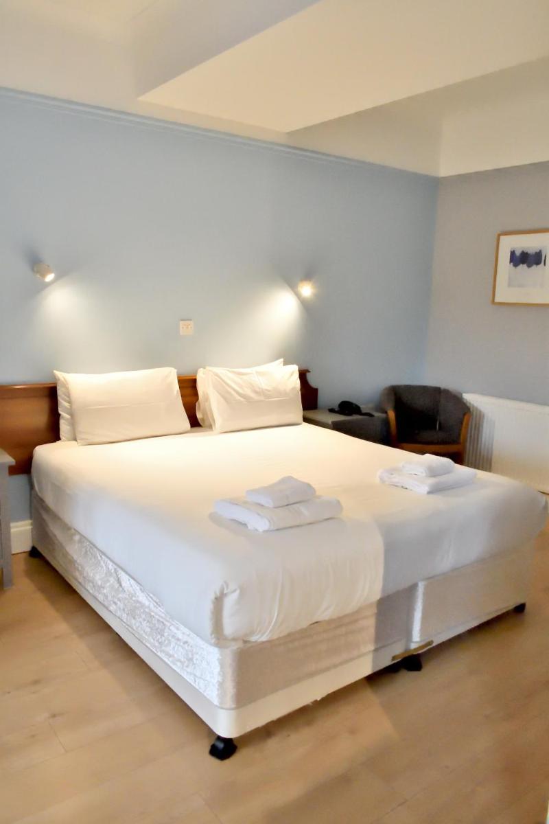 Bowood Park Hotel - Housity