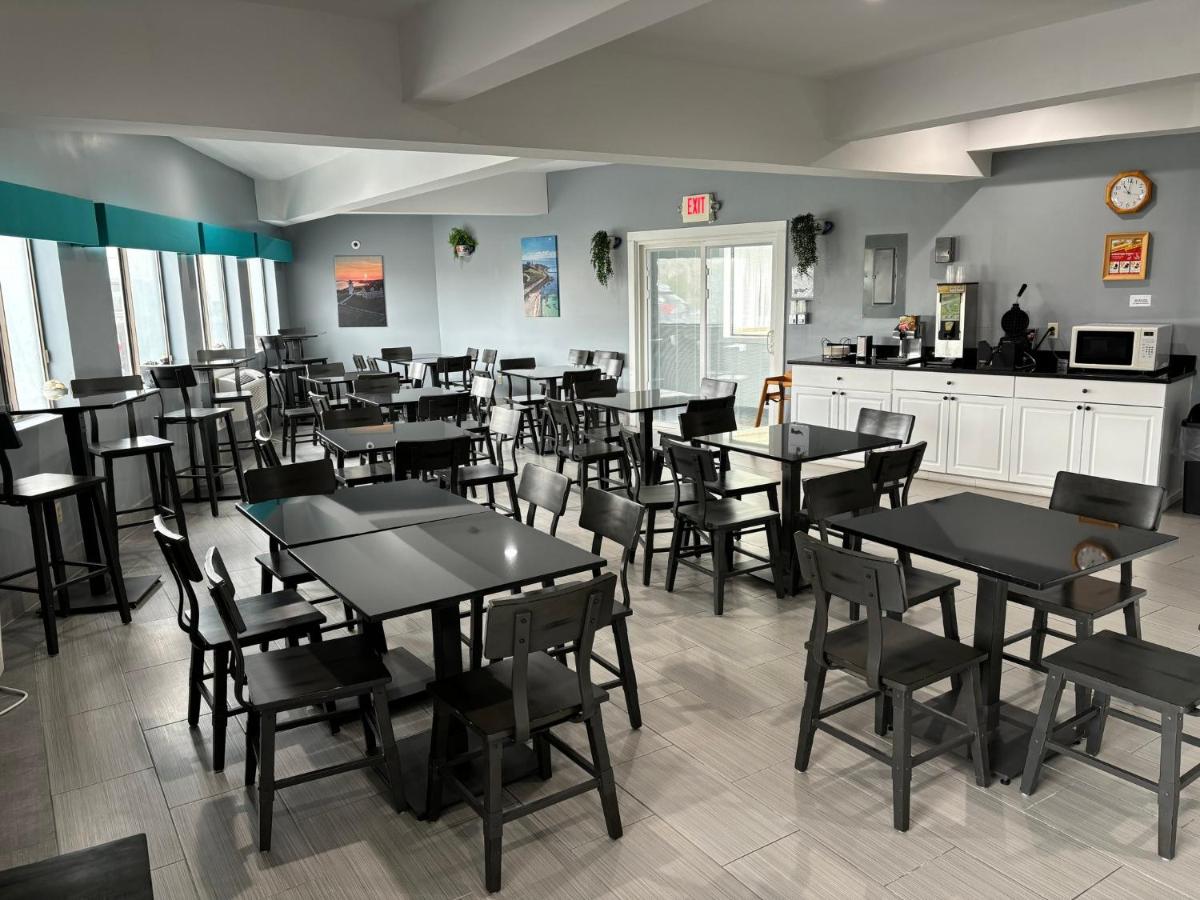 Admiralty Inn & Suites - a Red Collection Hotel - Housity