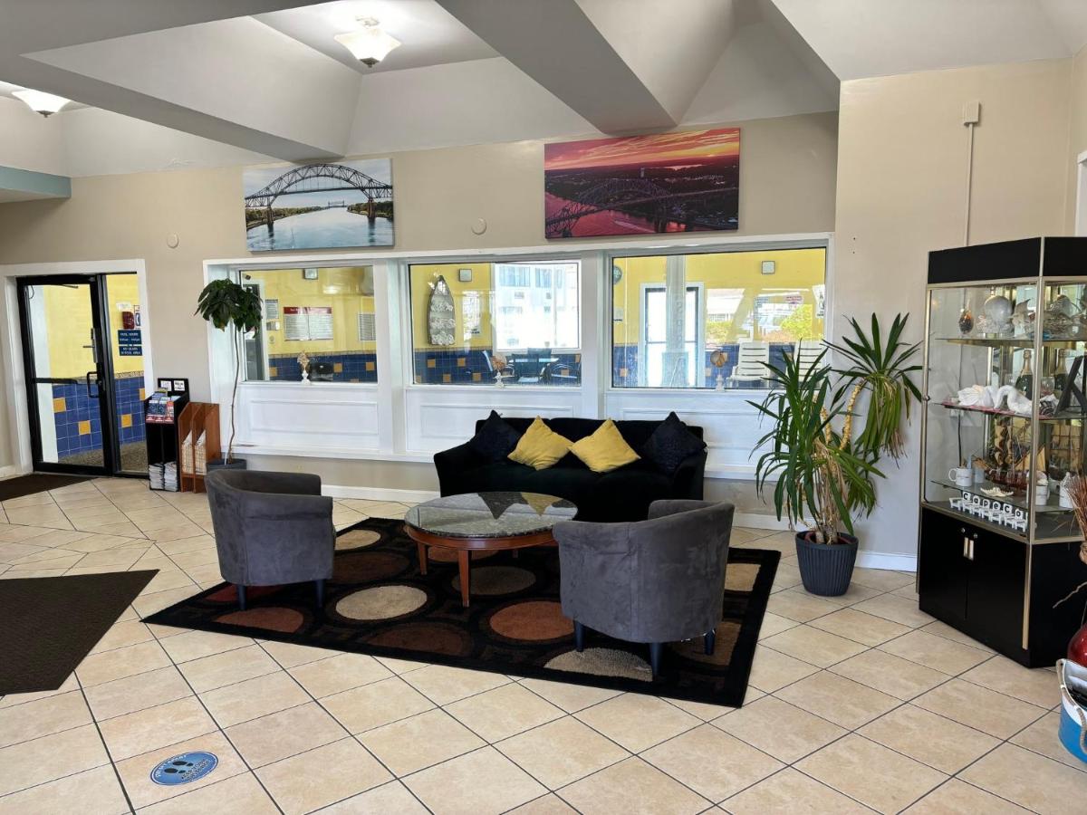 Admiralty Inn & Suites - a Red Collection Hotel - Housity