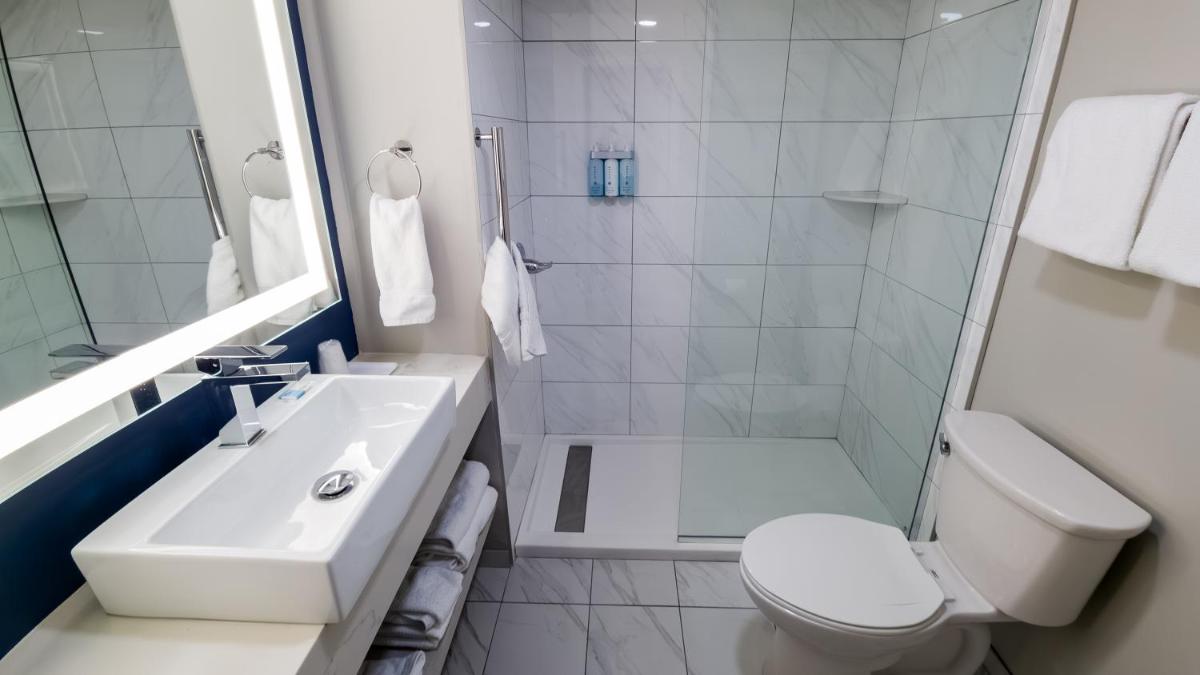 Fort William Henry Hotel - Housity