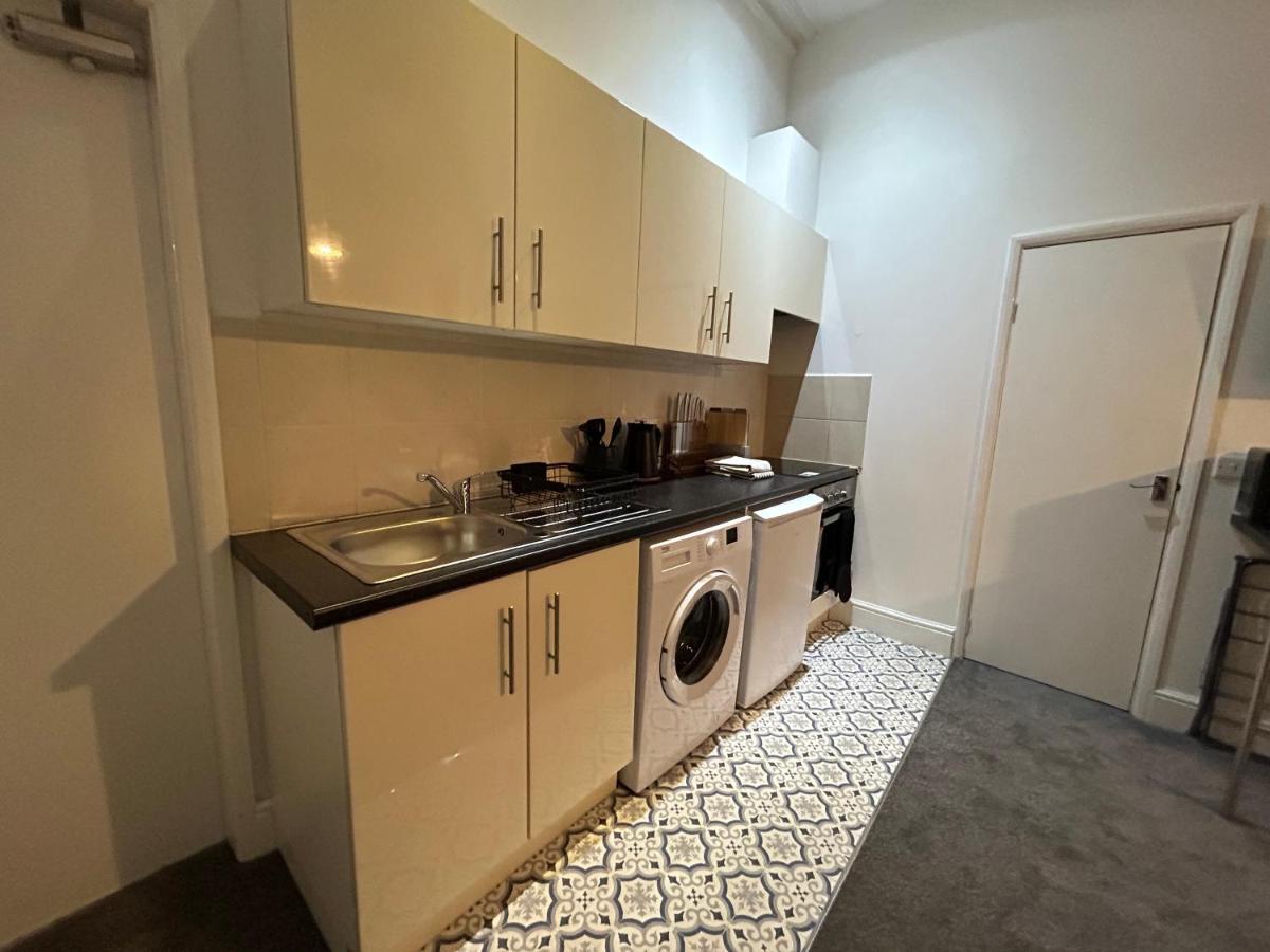 Large Studio with homely features! - Housity