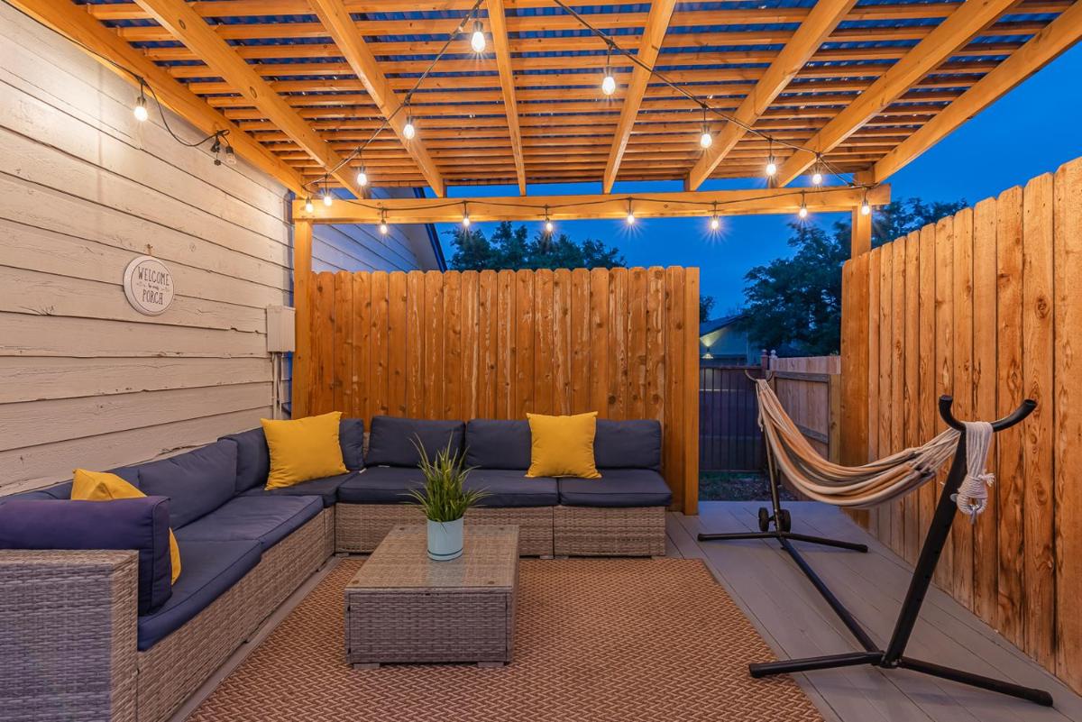 Fun 'n Sun Heated Pool & Gameroom By Fiesta Texas - Housity