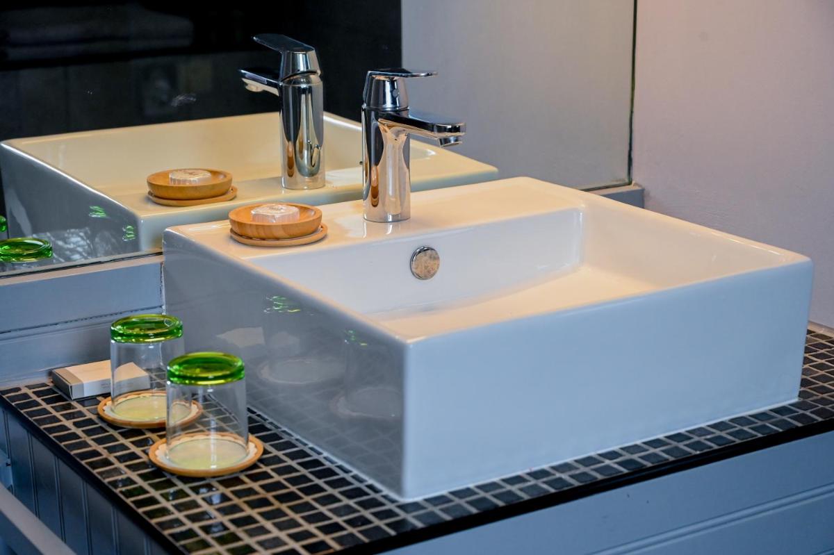 La Fontaine Dort - Housity