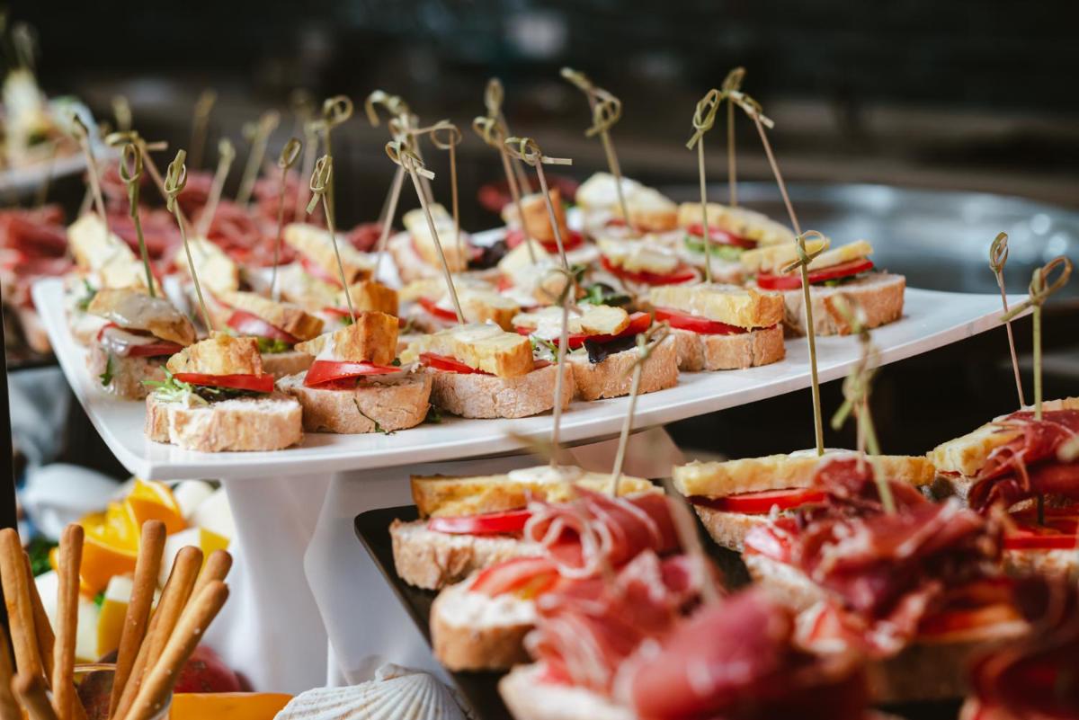 Comida en o cerca de este hotel