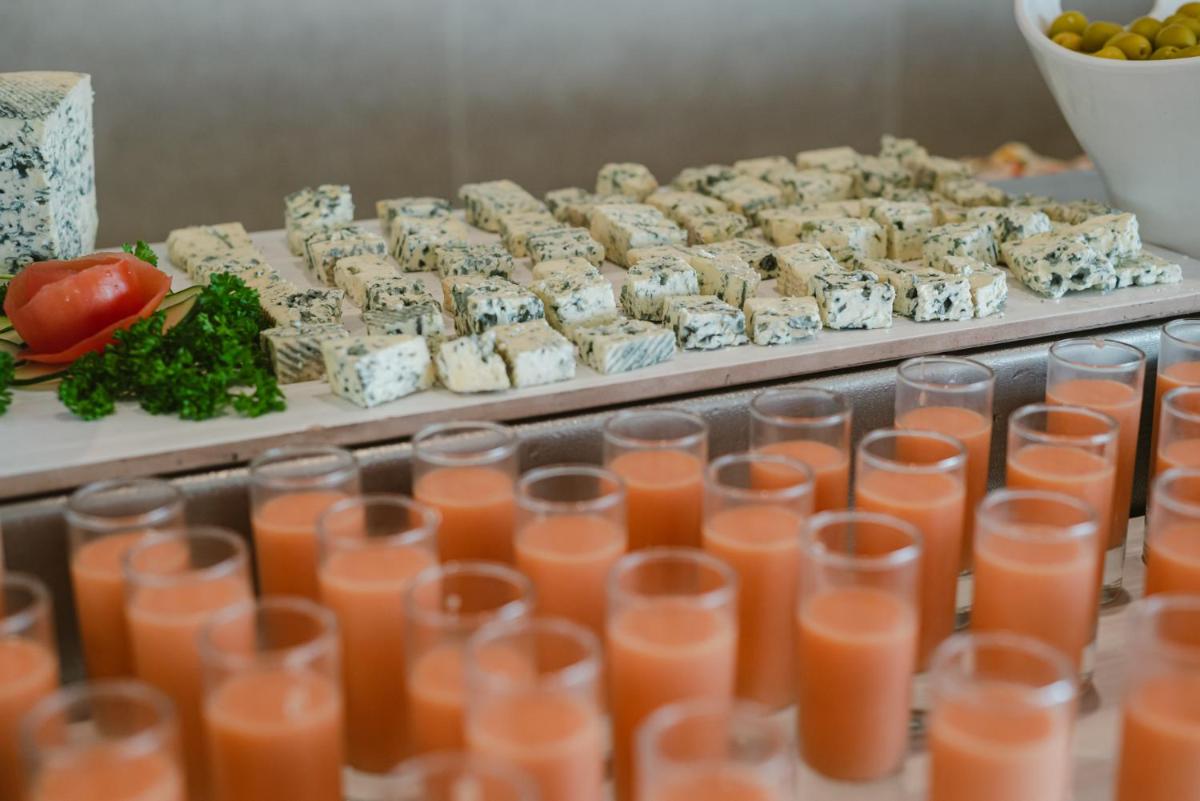 Comida en o cerca de este hotel
