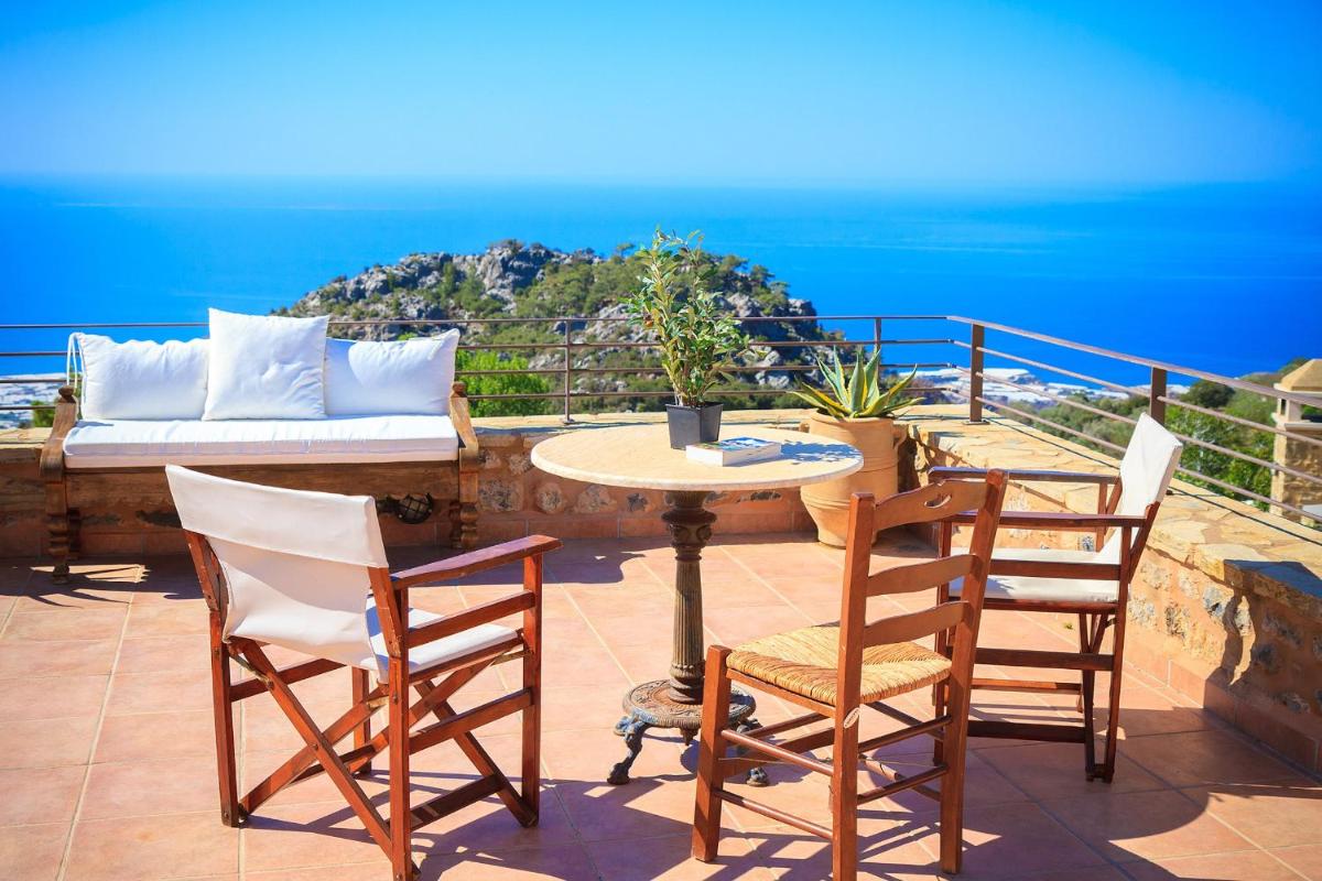 Charming house in Anatoli with sea view and fireplace - Housity