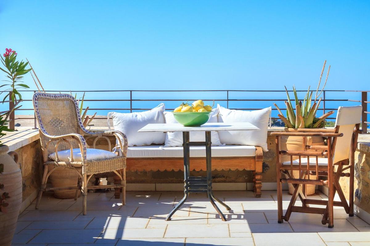 Charming house in Anatoli with sea view and fireplace - Housity
